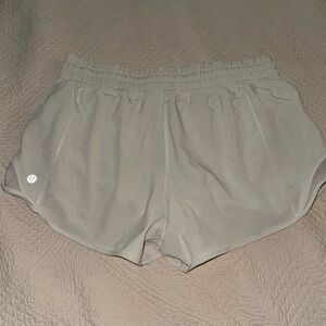 High waisted hotty hot 2.5” inseam bone color